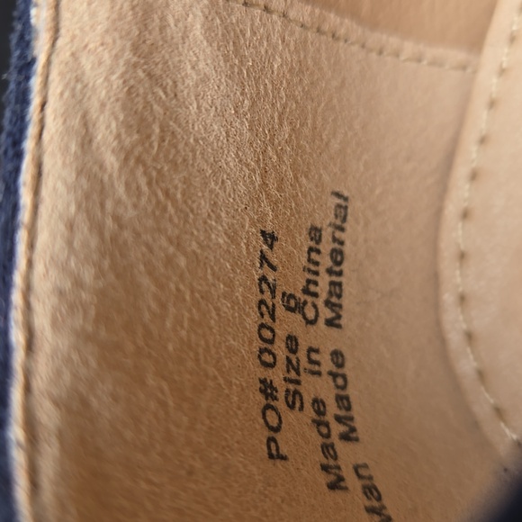 JOURNEE COLLECTION Navy Blue Faux Suede Booties. Size 6.  Like New! - Picture 11 of 11